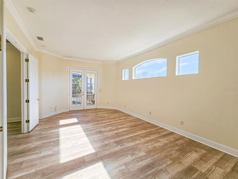 合同活跃: $1,145,000 (3 贝兹, 3 浴室, 2967 平方英尺)