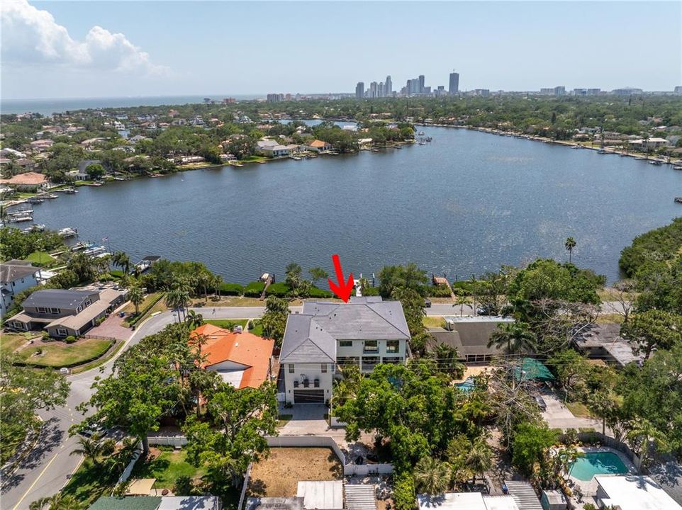 合同活跃: $5,995,000 (4 贝兹, 5 浴室, 6290 平方英尺)