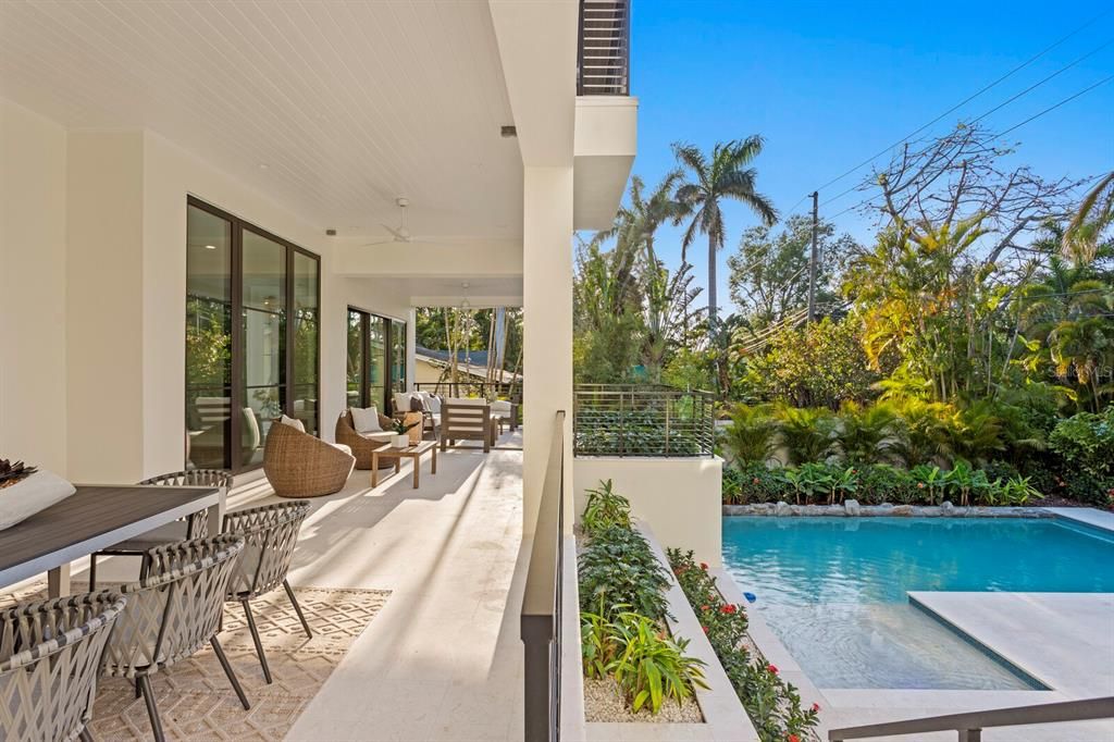 合同活跃: $5,995,000 (4 贝兹, 5 浴室, 6290 平方英尺)