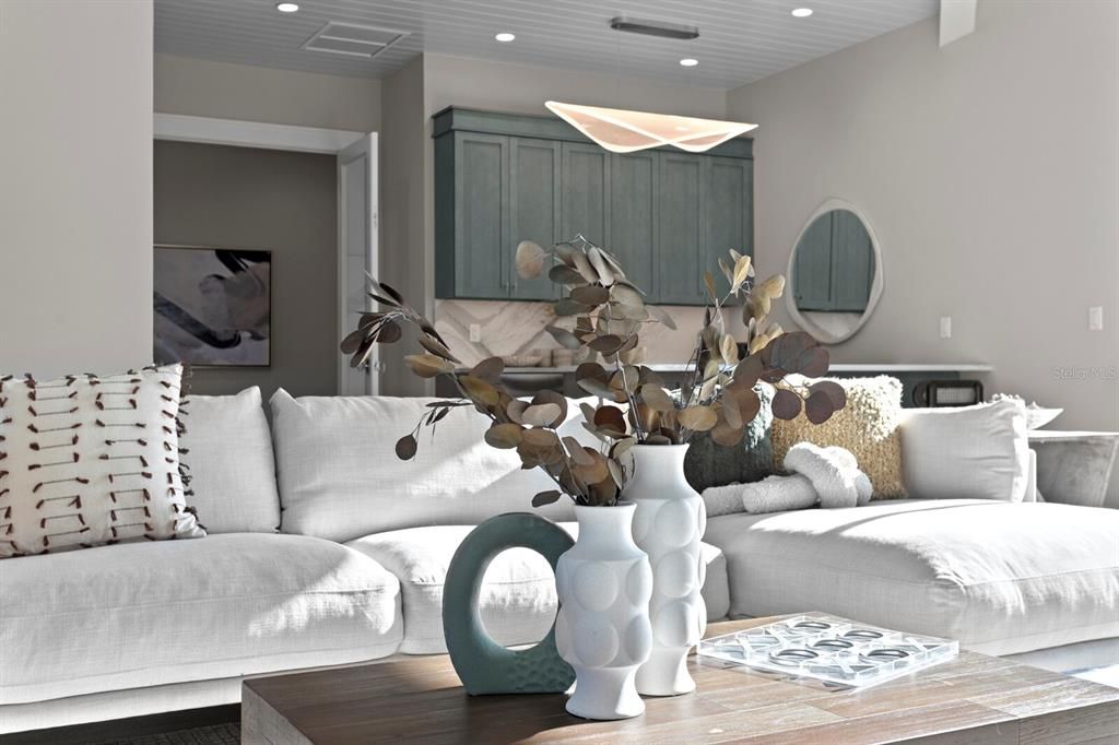 合同活跃: $5,995,000 (4 贝兹, 5 浴室, 6290 平方英尺)