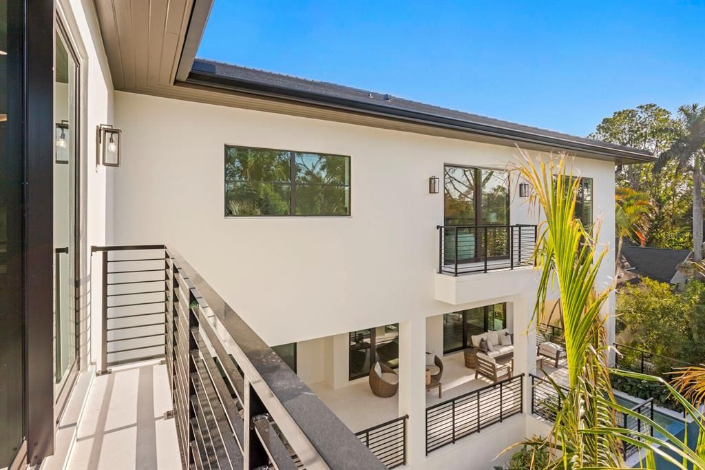 合同活跃: $5,995,000 (4 贝兹, 5 浴室, 6290 平方英尺)