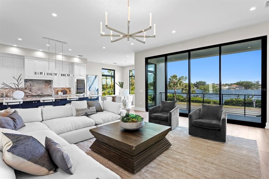 合同活跃: $5,995,000 (4 贝兹, 5 浴室, 6290 平方英尺)