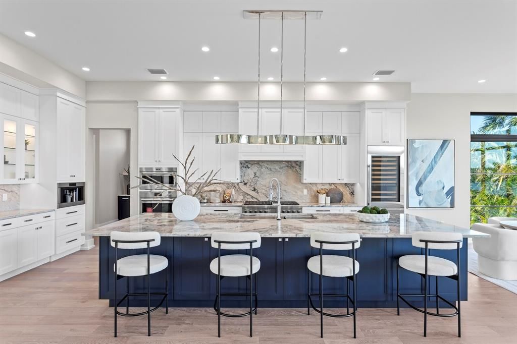 合同活跃: $5,995,000 (4 贝兹, 5 浴室, 6290 平方英尺)