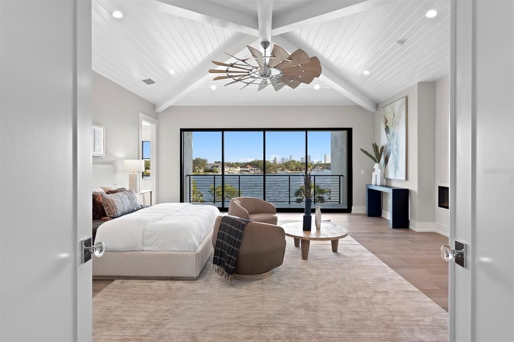 合同活跃: $5,995,000 (4 贝兹, 5 浴室, 6290 平方英尺)