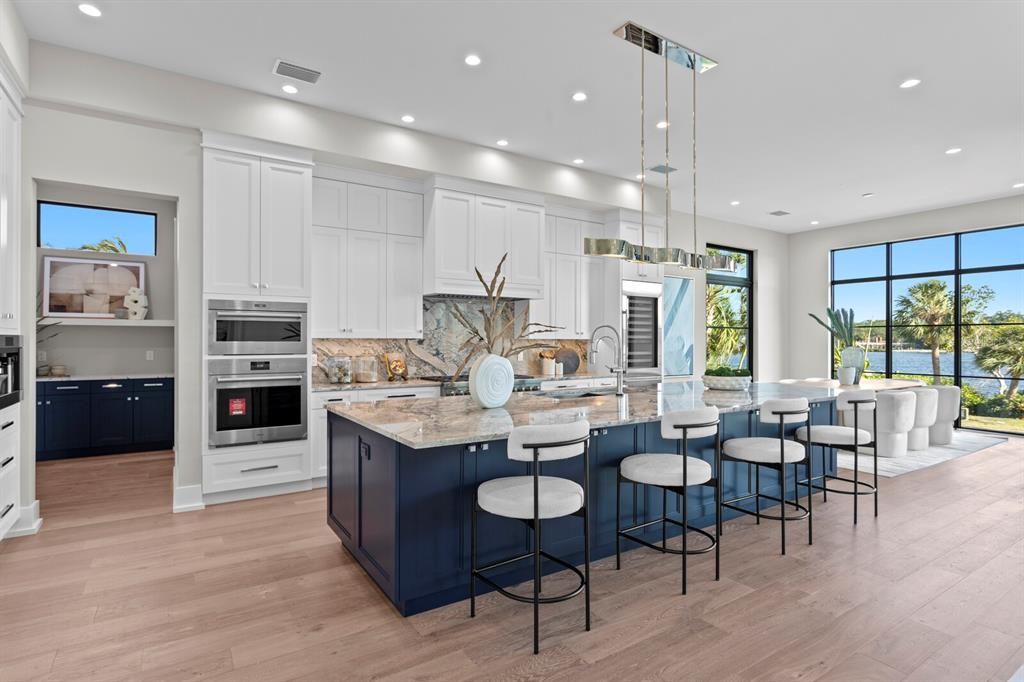 合同活跃: $5,995,000 (4 贝兹, 5 浴室, 6290 平方英尺)