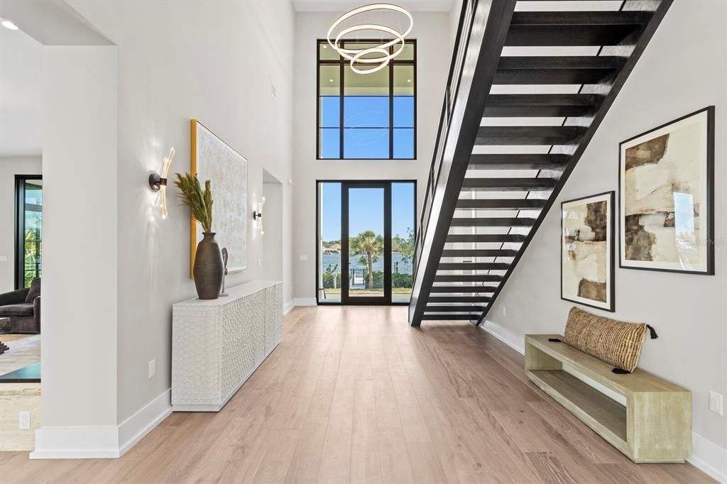 合同活跃: $5,995,000 (4 贝兹, 5 浴室, 6290 平方英尺)