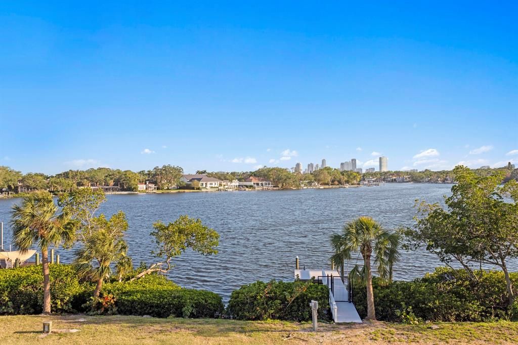 合同活跃: $5,995,000 (4 贝兹, 5 浴室, 6290 平方英尺)