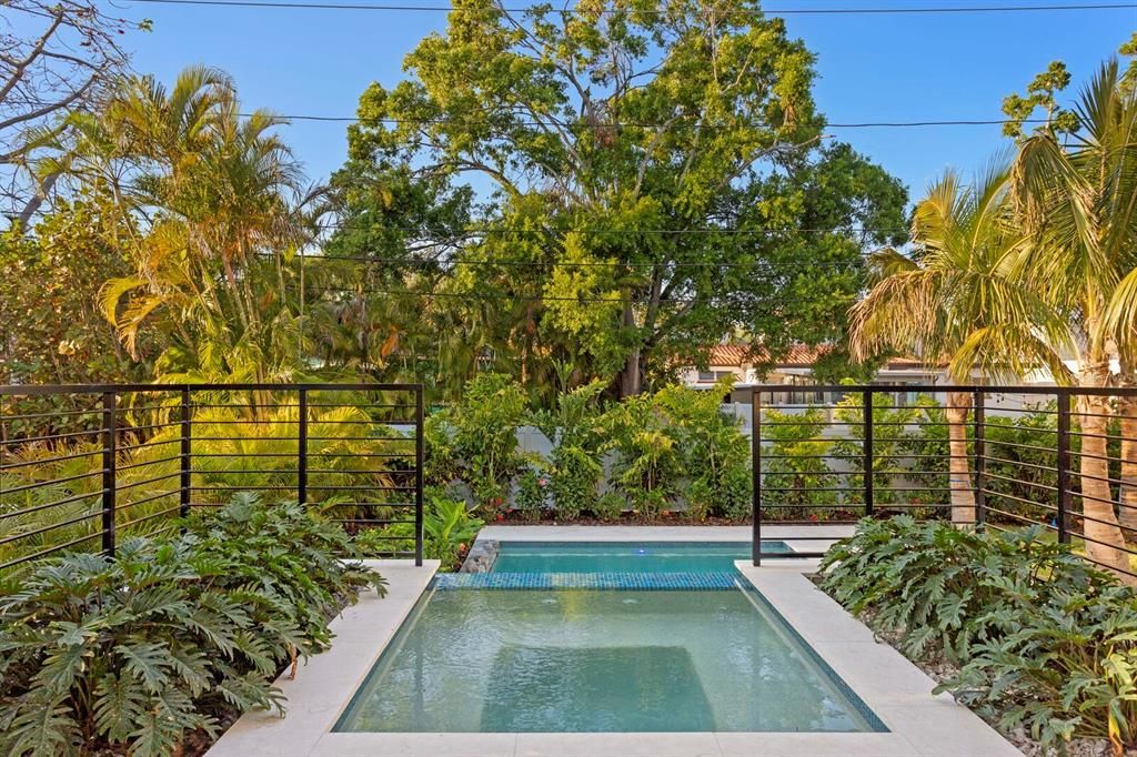 合同活跃: $5,995,000 (4 贝兹, 5 浴室, 6290 平方英尺)