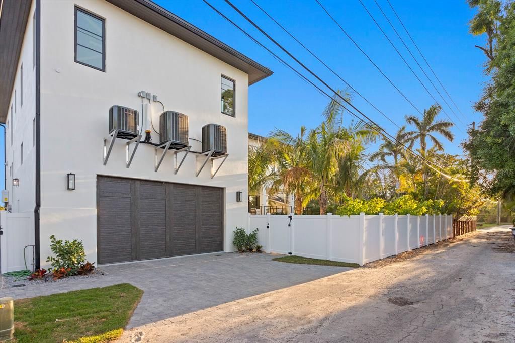 合同活跃: $5,995,000 (4 贝兹, 5 浴室, 6290 平方英尺)