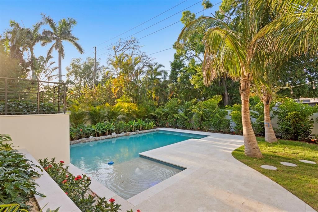 合同活跃: $5,995,000 (4 贝兹, 5 浴室, 6290 平方英尺)