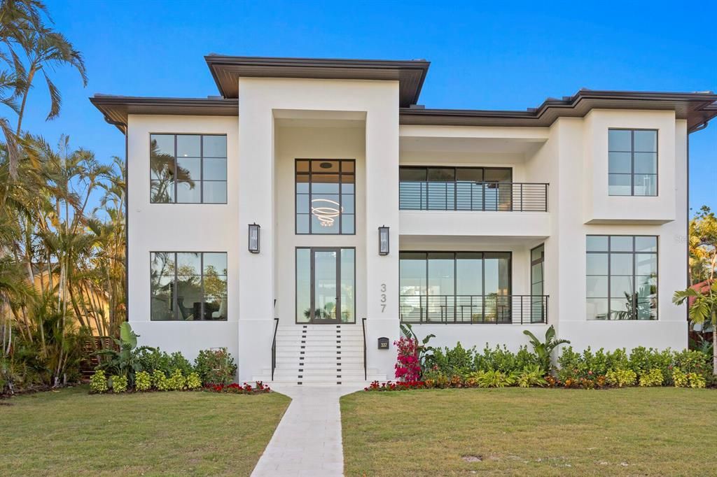 合同活跃: $5,995,000 (4 贝兹, 5 浴室, 6290 平方英尺)