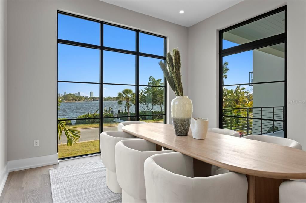 合同活跃: $5,995,000 (4 贝兹, 5 浴室, 6290 平方英尺)