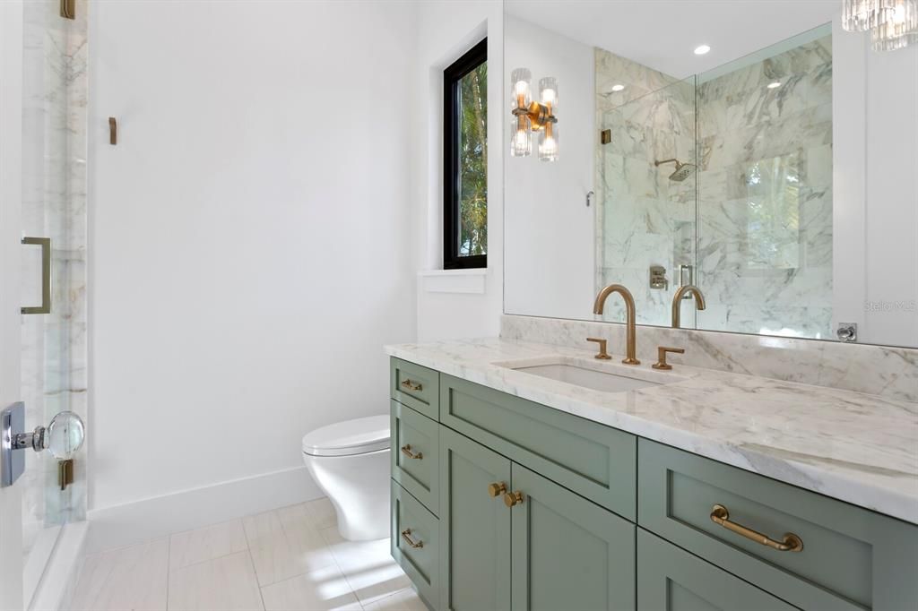 合同活跃: $5,995,000 (4 贝兹, 5 浴室, 6290 平方英尺)