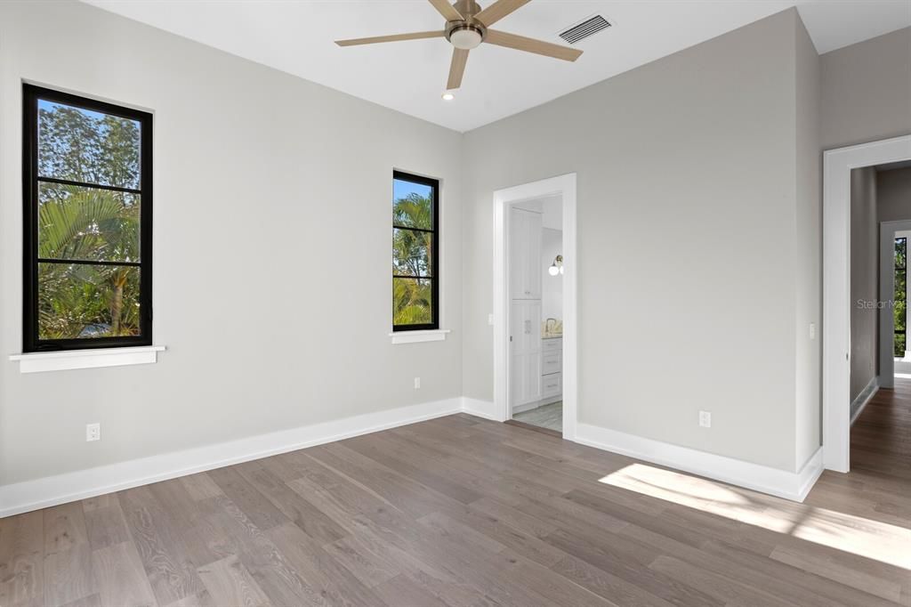 合同活跃: $5,995,000 (4 贝兹, 5 浴室, 6290 平方英尺)