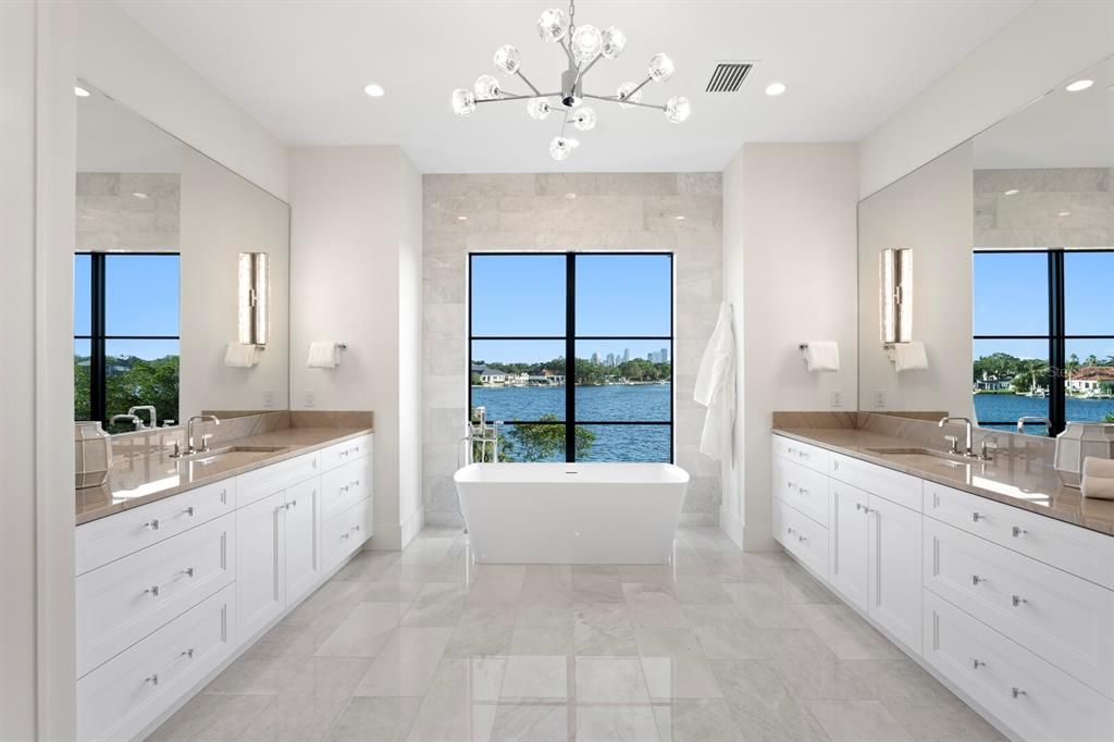 合同活跃: $5,995,000 (4 贝兹, 5 浴室, 6290 平方英尺)