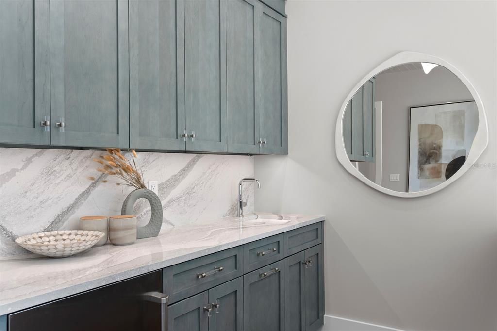 合同活跃: $5,995,000 (4 贝兹, 5 浴室, 6290 平方英尺)