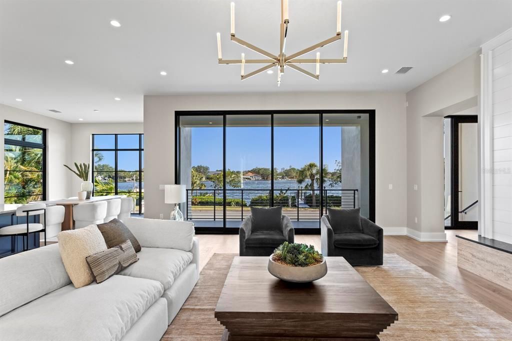 合同活跃: $5,995,000 (4 贝兹, 5 浴室, 6290 平方英尺)