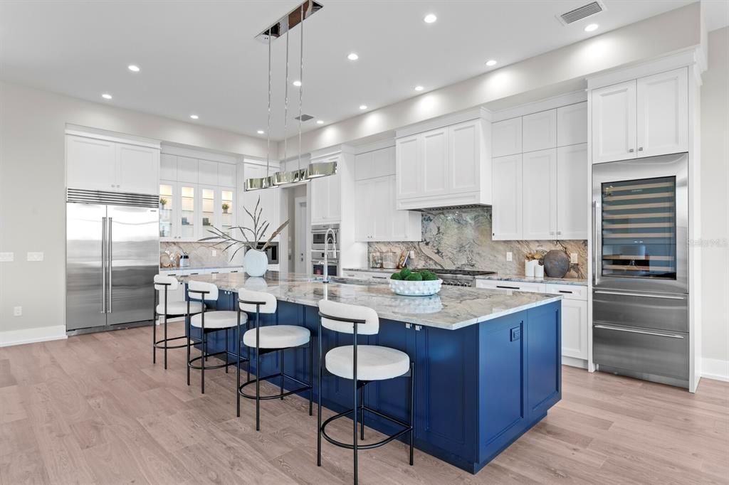 合同活跃: $5,995,000 (4 贝兹, 5 浴室, 6290 平方英尺)