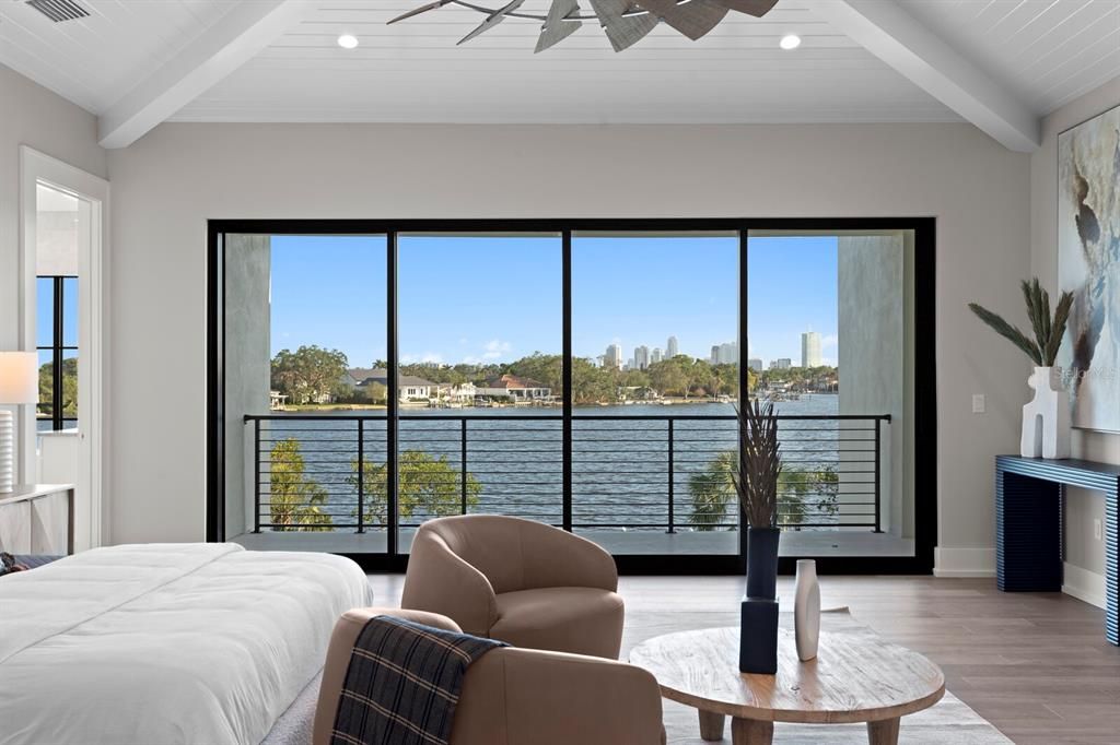 合同活跃: $5,995,000 (4 贝兹, 5 浴室, 6290 平方英尺)