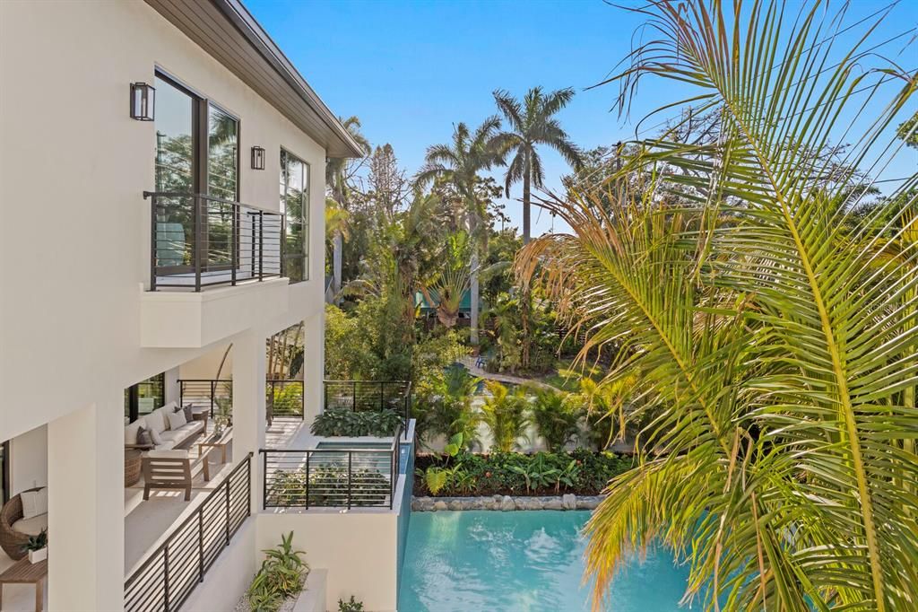 合同活跃: $5,995,000 (4 贝兹, 5 浴室, 6290 平方英尺)