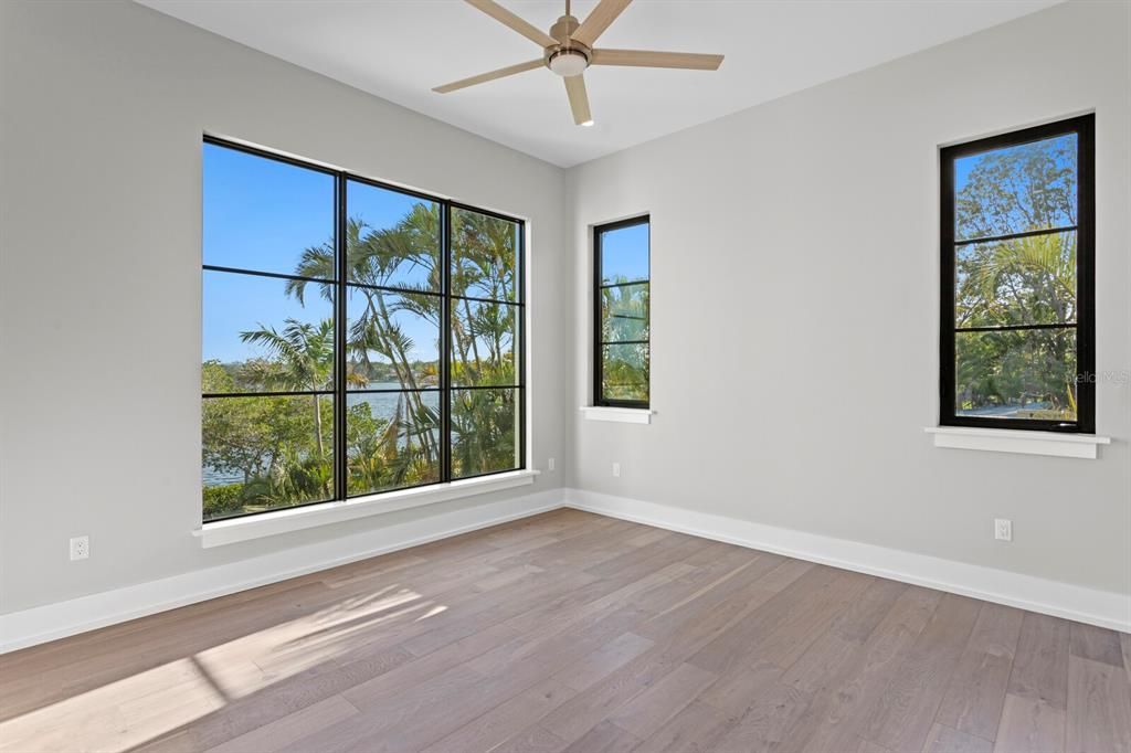 合同活跃: $5,995,000 (4 贝兹, 5 浴室, 6290 平方英尺)