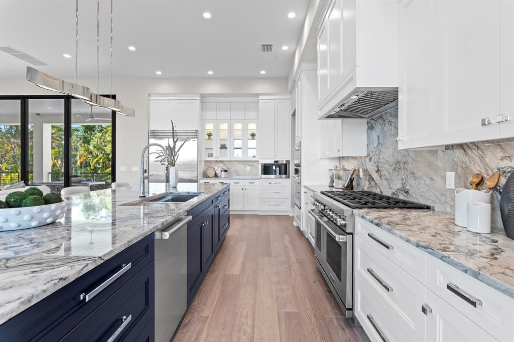 合同活跃: $5,995,000 (4 贝兹, 5 浴室, 6290 平方英尺)