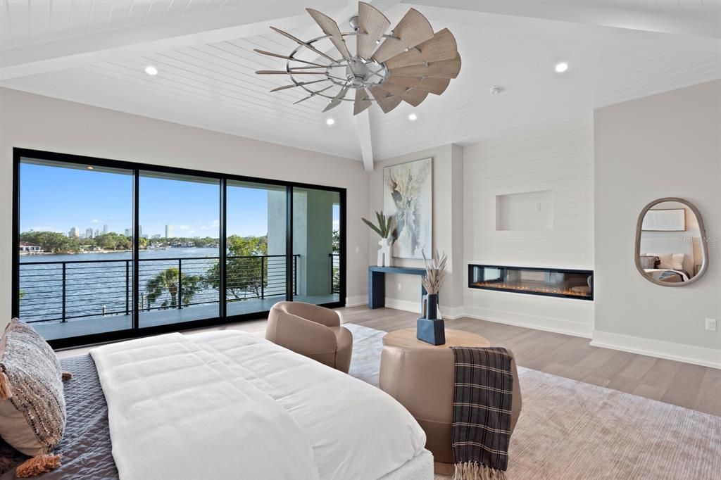 合同活跃: $5,995,000 (4 贝兹, 5 浴室, 6290 平方英尺)