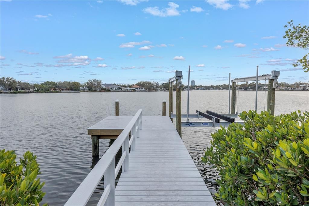 合同活跃: $5,995,000 (4 贝兹, 5 浴室, 6290 平方英尺)