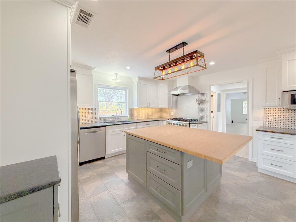 На продажу: $2,750,000 (3 спален, 2 ванн, 2178 Квадратных фут)