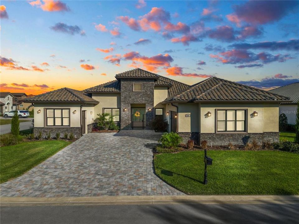 Vendido Recientemente: $1,099,000 (4 camas, 4 baños, 2971 Pies cuadrados)