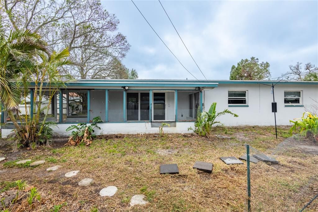 For Sale: $729,000 (3 beds, 2 baths, 1232 Square Feet)