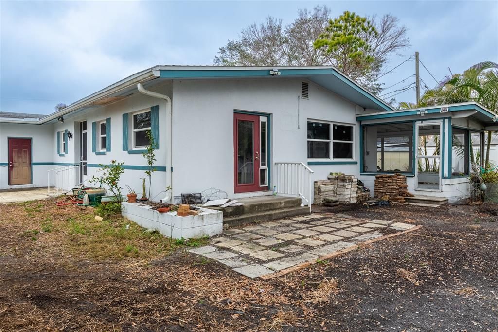 For Sale: $729,000 (3 beds, 2 baths, 1232 Square Feet)