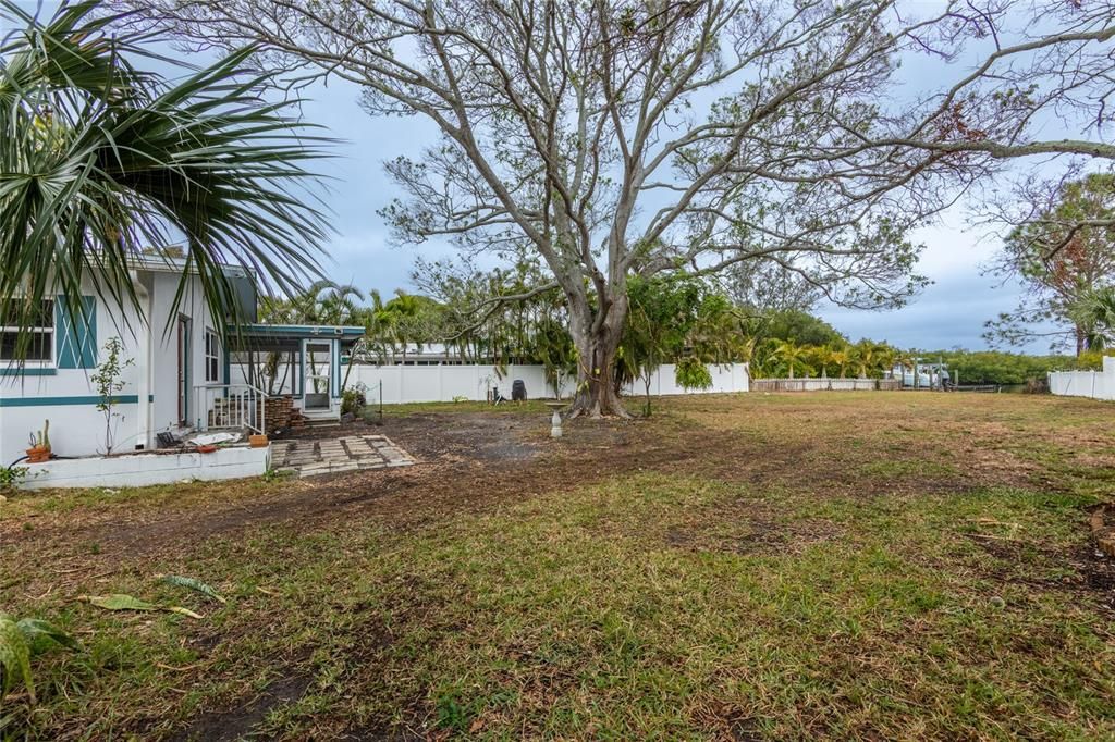 For Sale: $729,000 (3 beds, 2 baths, 1232 Square Feet)