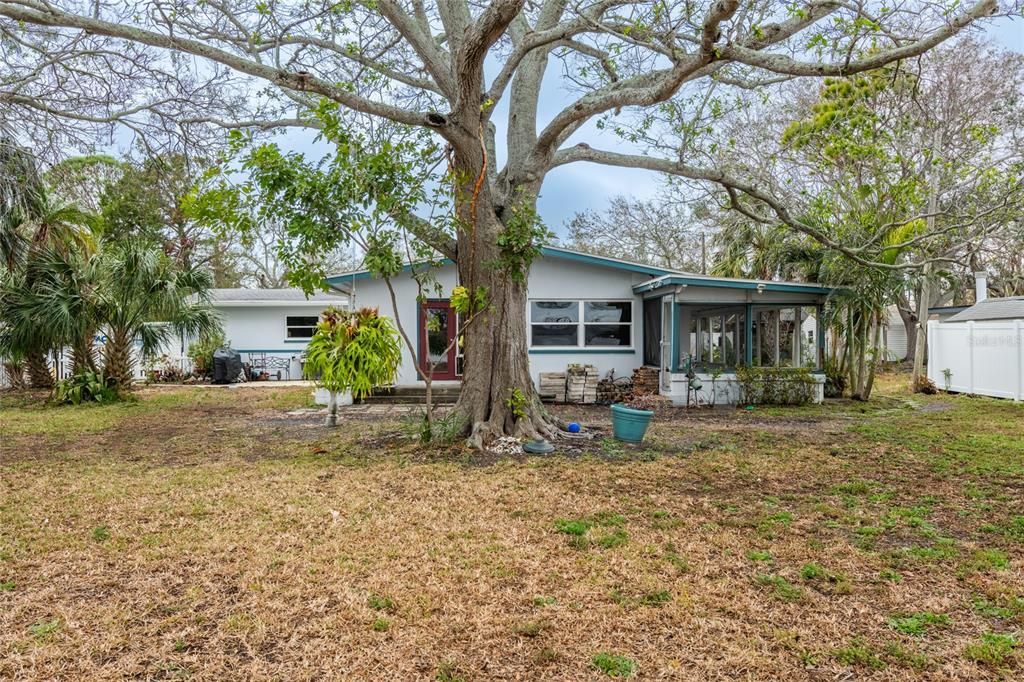 For Sale: $729,000 (3 beds, 2 baths, 1232 Square Feet)