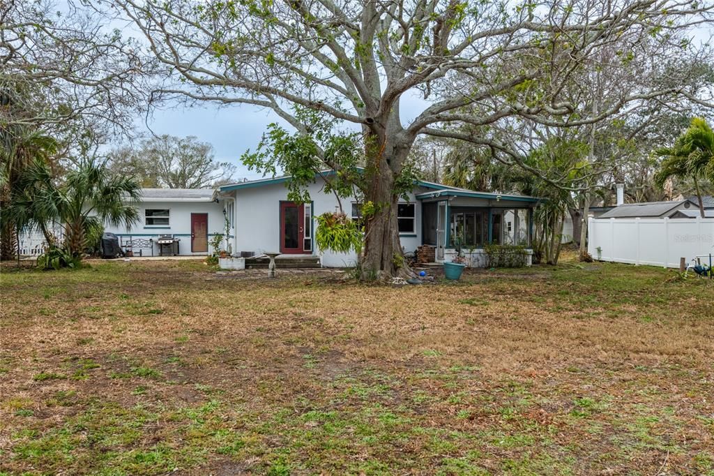 For Sale: $729,000 (3 beds, 2 baths, 1232 Square Feet)