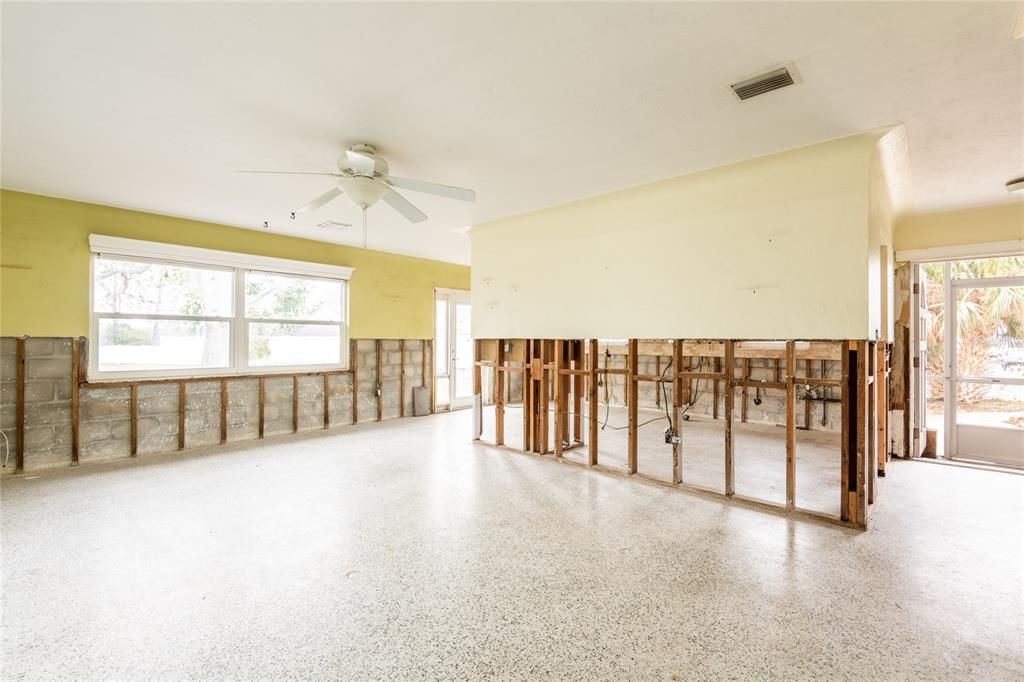 For Sale: $729,000 (3 beds, 2 baths, 1232 Square Feet)