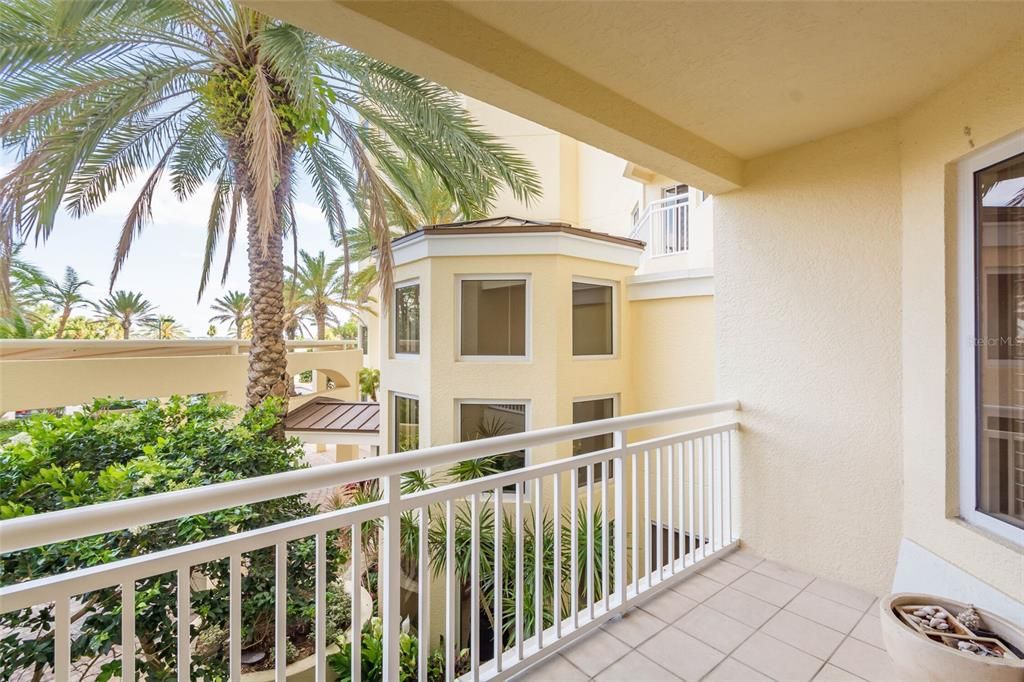 For Sale: $1,895,000 (3 beds, 2 baths, 2288 Square Feet)