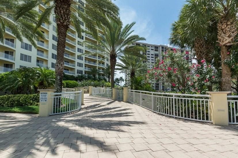 For Sale: $1,895,000 (3 beds, 2 baths, 2288 Square Feet)