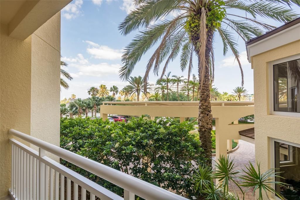 For Sale: $1,895,000 (3 beds, 2 baths, 2288 Square Feet)