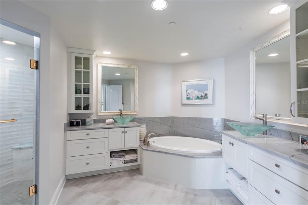 For Sale: $1,895,000 (3 beds, 2 baths, 2288 Square Feet)