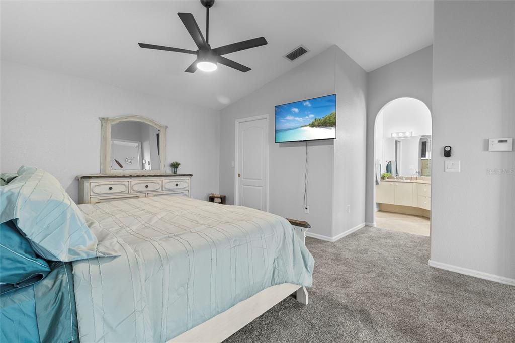 For Sale: $329,900 (3 beds, 2 baths, 1433 Square Feet)