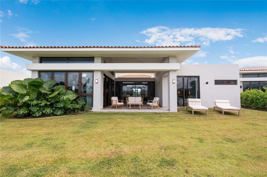 For Sale: $2,695,000 (4 beds, 3 baths, 4675 Square Feet)