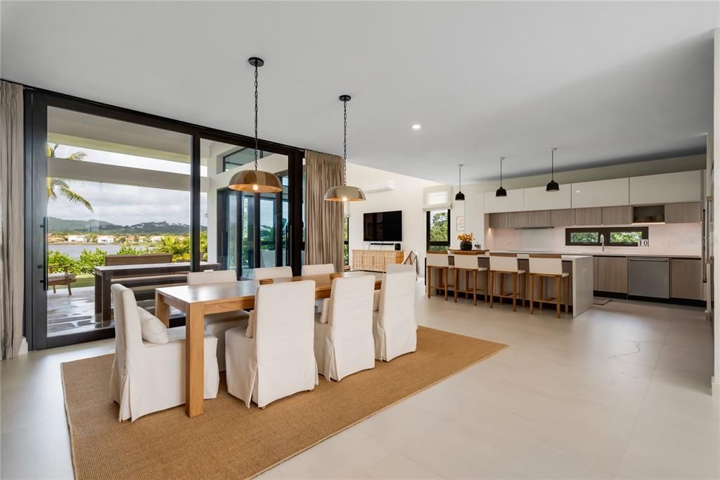 For Sale: $2,695,000 (4 beds, 3 baths, 4675 Square Feet)