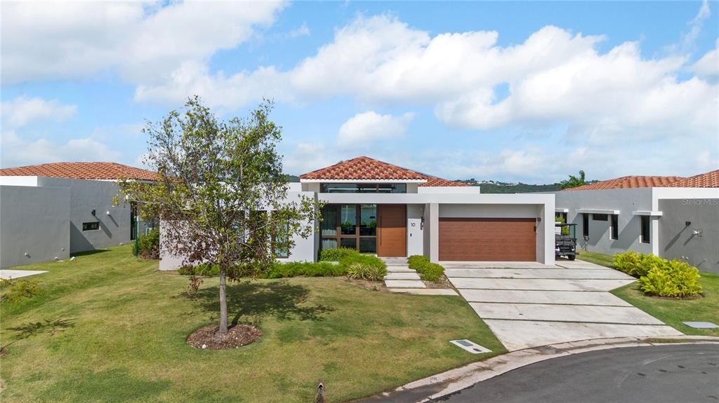 For Sale: $2,695,000 (4 beds, 3 baths, 4675 Square Feet)