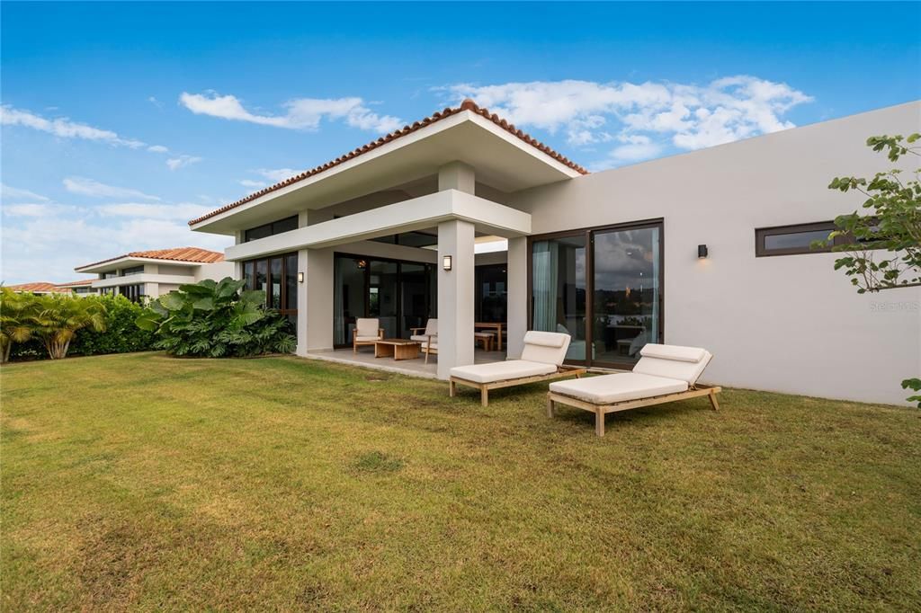 For Sale: $2,695,000 (4 beds, 3 baths, 4675 Square Feet)