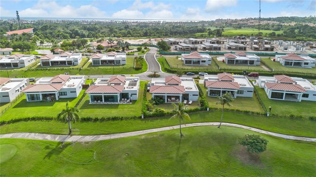 For Sale: $2,695,000 (4 beds, 3 baths, 4675 Square Feet)