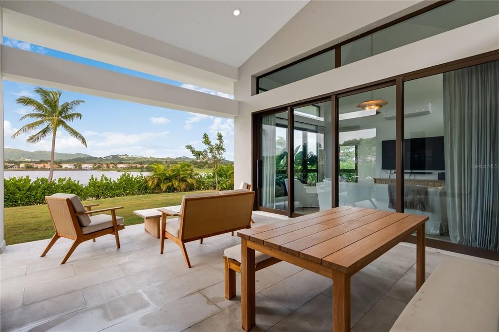 For Sale: $2,695,000 (4 beds, 3 baths, 4675 Square Feet)