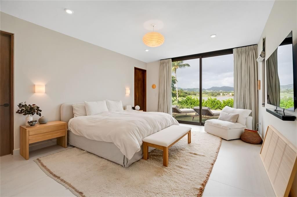 For Sale: $2,695,000 (4 beds, 3 baths, 4675 Square Feet)