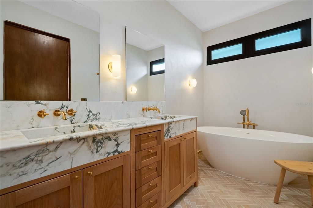 For Sale: $2,695,000 (4 beds, 3 baths, 4675 Square Feet)