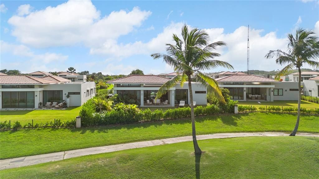 For Sale: $2,695,000 (4 beds, 3 baths, 4675 Square Feet)